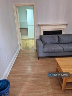 2 bedroom semi-detached house to rent, Clarendon Road, Ashford, TW15