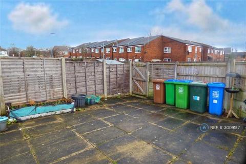 3 bedroom end of terrace house to rent, Crossbank Way, Middleton, Manchester, M24