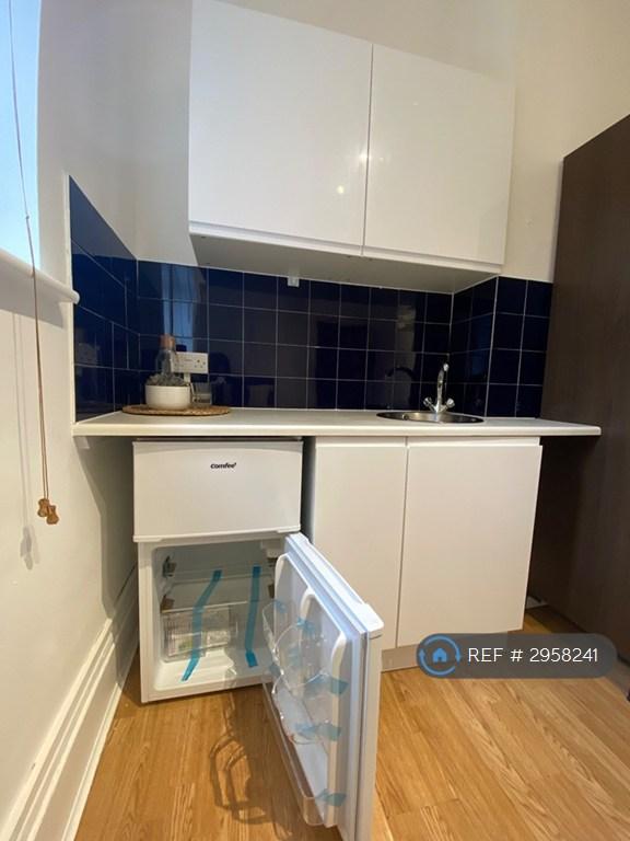 House in London - View 2