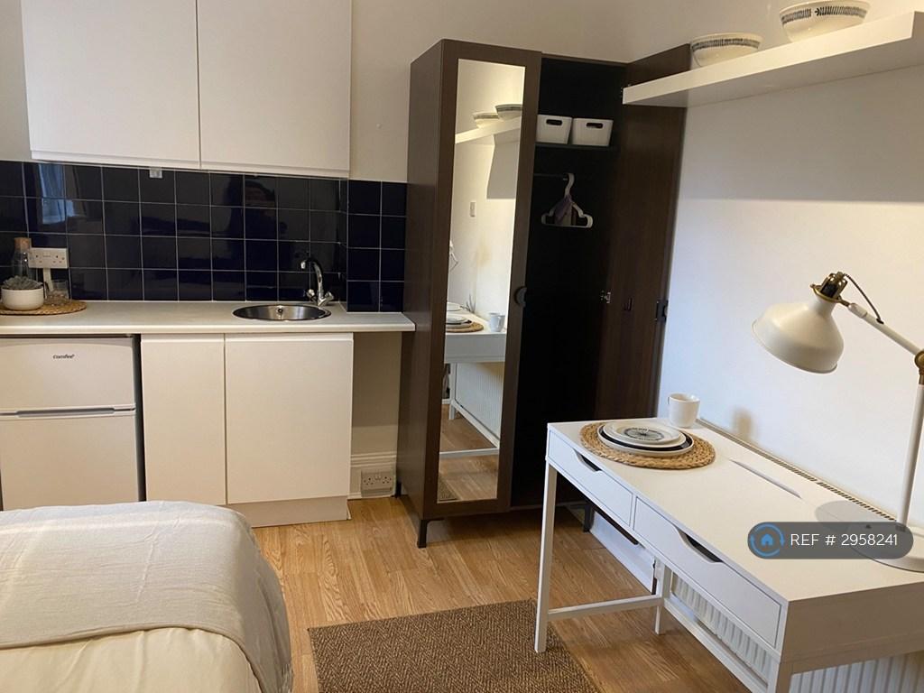 House in London - View 3