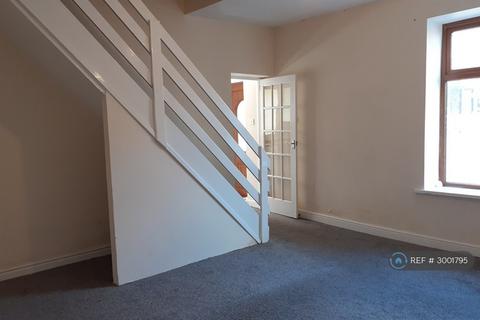 2 bedroom end of terrace house to rent, Cutler Lane, Bacup, OL13