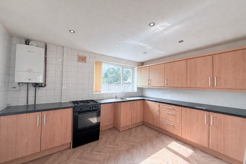 3 bedroom house to rent, Listowel Crescent, Nottingham, NG11