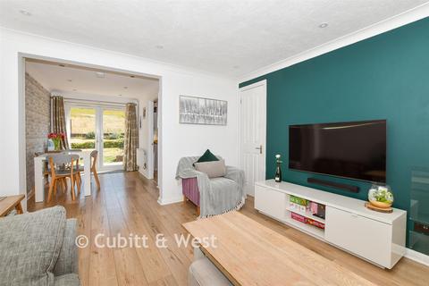 Longsdon Way, Caterham CR3