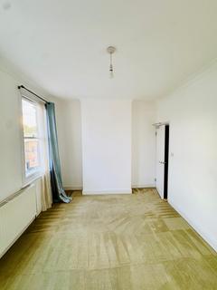 3 bedroom terraced house to rent, Smeaton Road, Woodford Green IG8