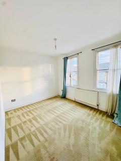 3 bedroom terraced house to rent, Smeaton Road, Woodford Green IG8