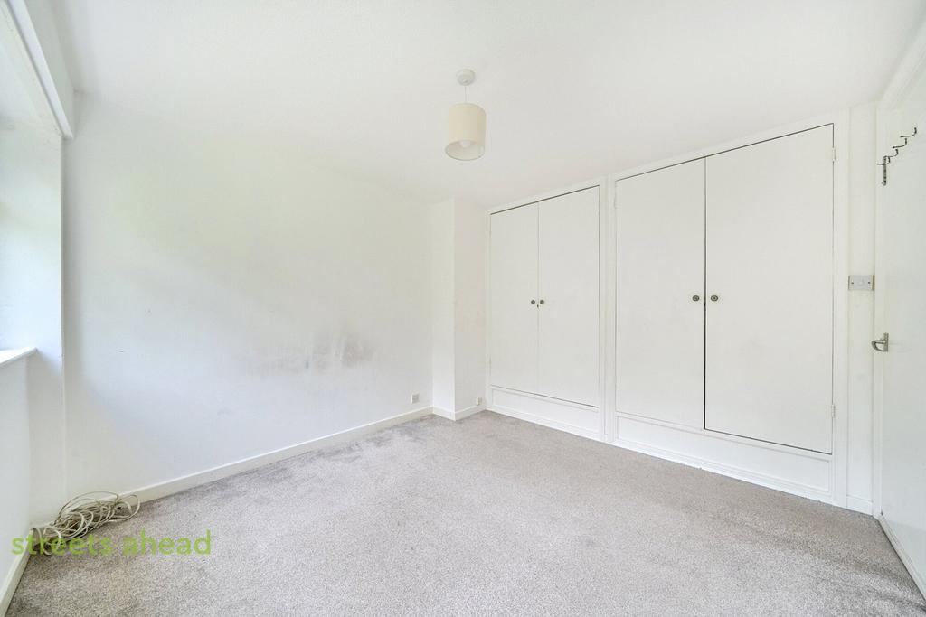 House in Surrey - View 5
