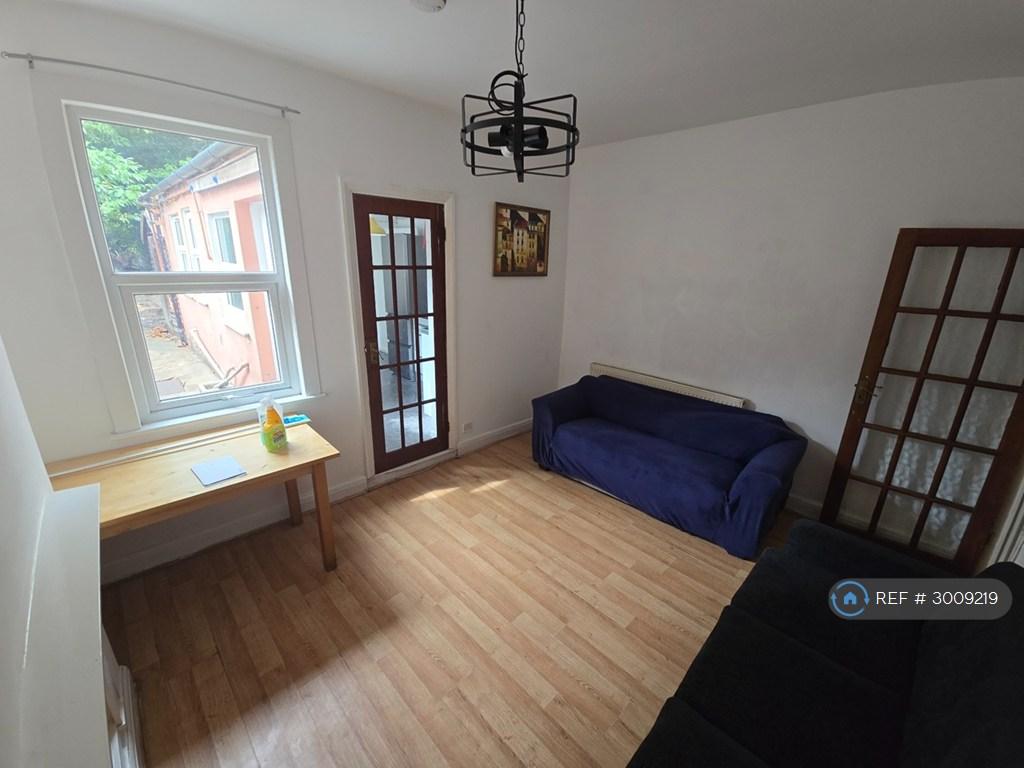 House in London - View 2