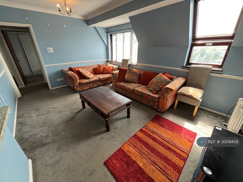 Apartment in Greenford - View 2