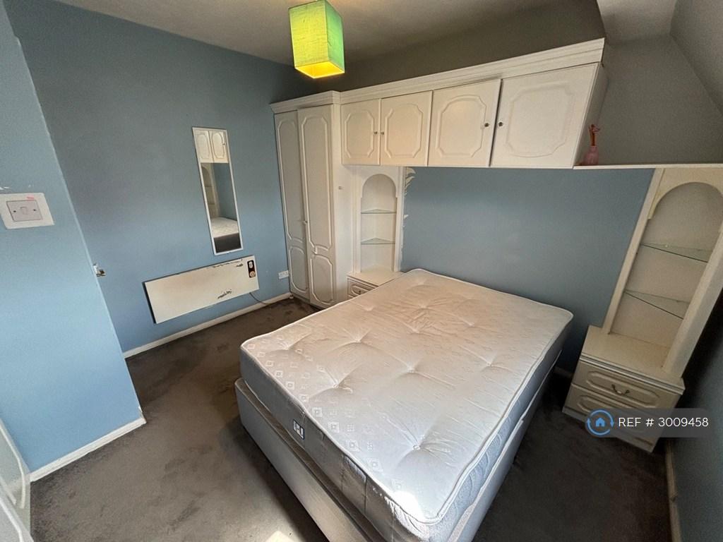 Apartment in Greenford - View 4