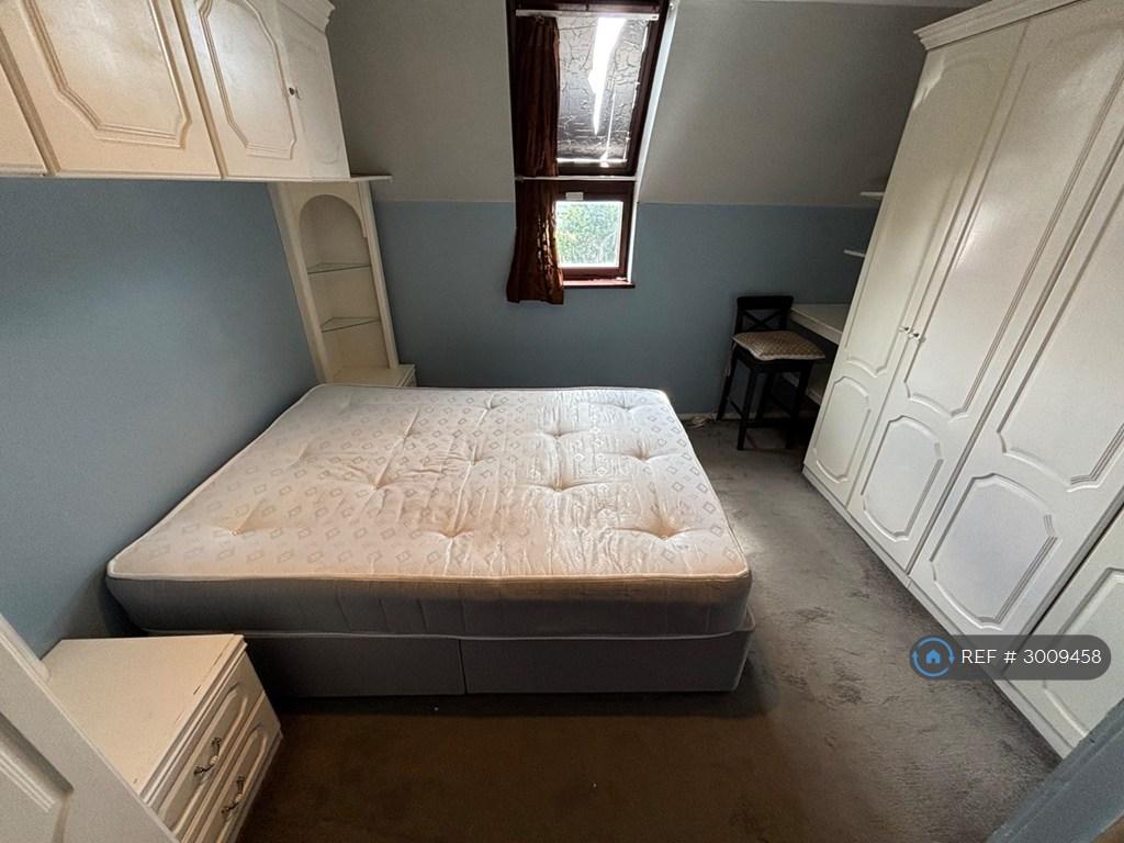 Apartment in Greenford - View 5