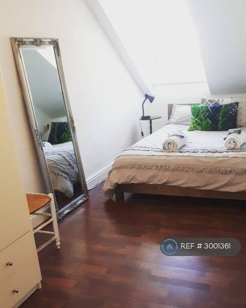 Apartment in London - View 3