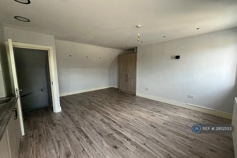 2 bedroom flat to rent, Hornchurch Road, Hornchurch, RM11
