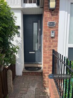 2 bedroom flat to rent, Hornchurch Road, Hornchurch, RM11