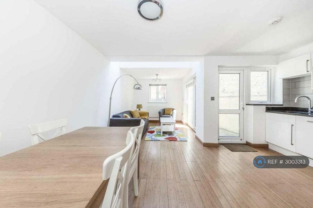 House in London - View 2