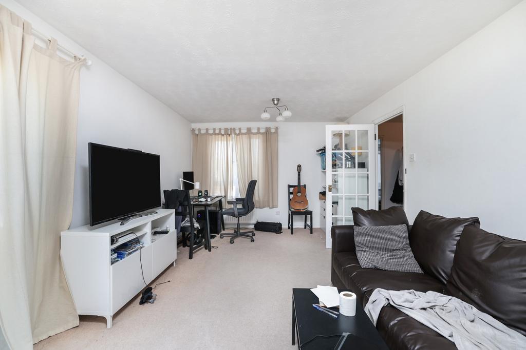 Apartment in Uxbridge - View 4