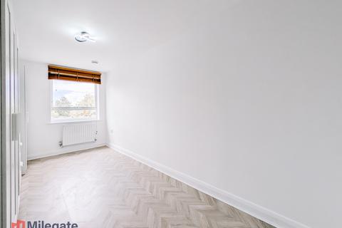 2 bedroom flat to rent, Admiralty Close, West Drayton UB7