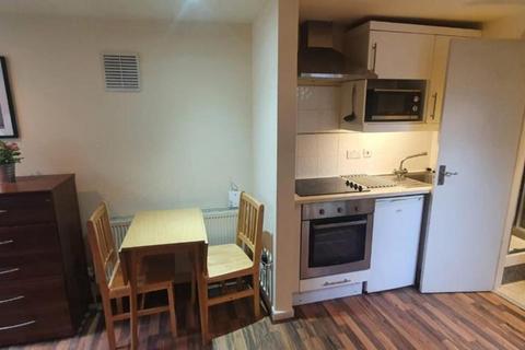 Studio to rent, Ash Grove