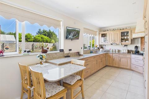 4 bedroom detached house for sale, Queens Avenue, Porthcawl CF36