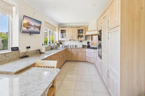 4 bedroom detached house for sale, Queens Avenue, Porthcawl CF36