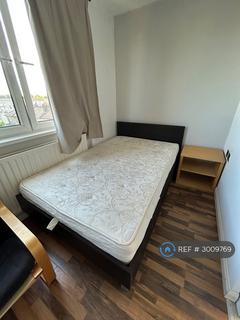 1 bedroom in a flat share to rent, Stebondale Street, London, E14