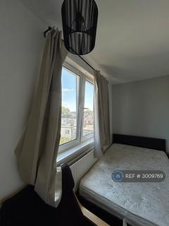 1 bedroom in a flat share to rent, Stebondale Street, London, E14