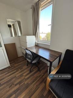 1 bedroom in a flat share to rent, Stebondale Street, London, E14