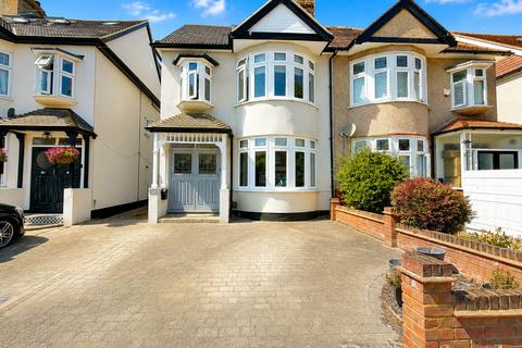 Hyland Way, Hornchurch, RM11