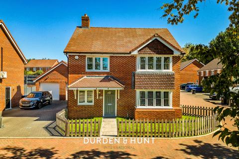 4 bedroom detached house for sale, Elstar Road, Ongar, CM5