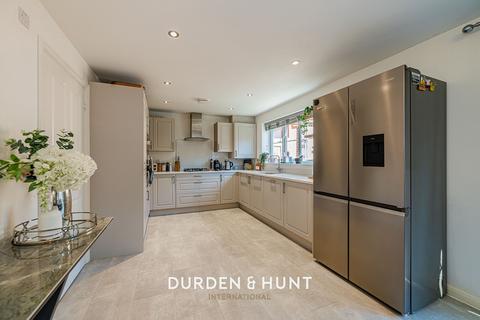 4 bedroom detached house for sale, Elstar Road, Ongar, CM5