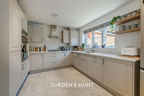 4 bedroom detached house for sale, Elstar Road, Ongar, CM5