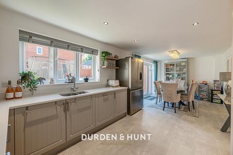 4 bedroom detached house for sale, Elstar Road, Ongar, CM5