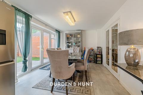 4 bedroom detached house for sale, Elstar Road, Ongar, CM5