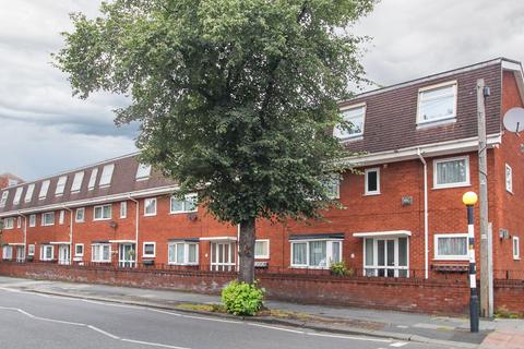 2 bedroom apartment to rent, Wycliffe Court, Urmston, Manchester, M41