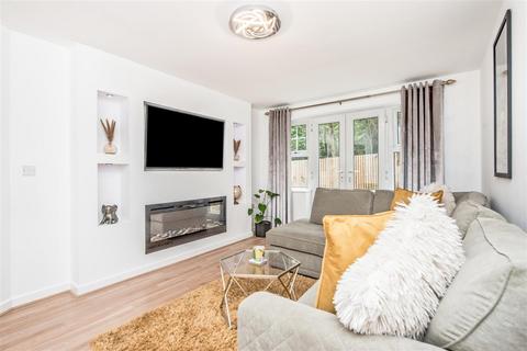 2 bedroom apartment for sale, Farnley Crescent, Leeds