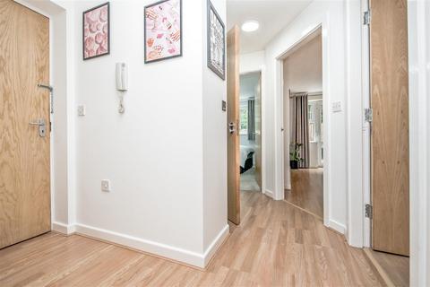 2 bedroom apartment for sale, Farnley Crescent, Leeds