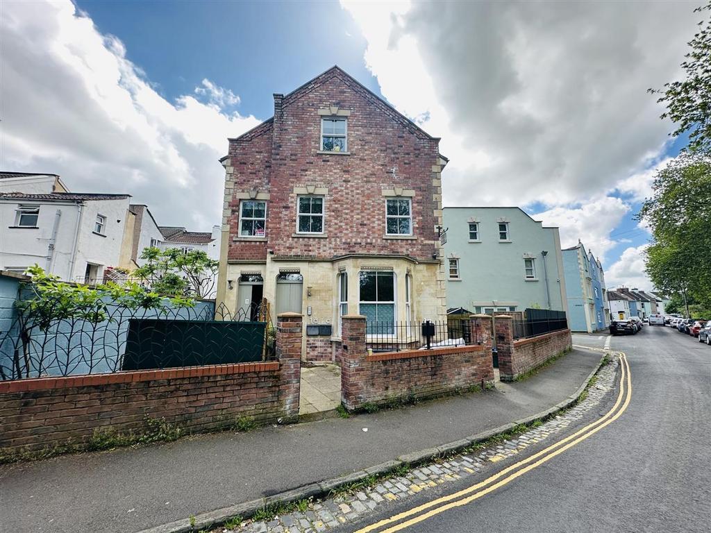 House in Bristol, Windmill Hill, Bedminster