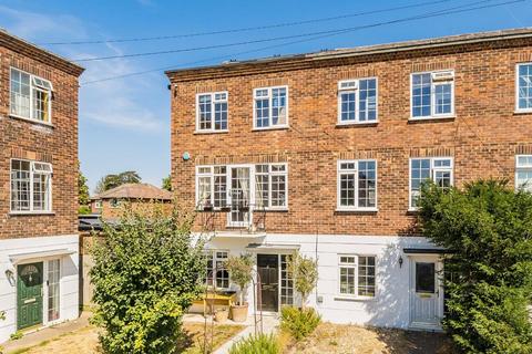 Sunmead Road, Sunbury-On-Thames TW16