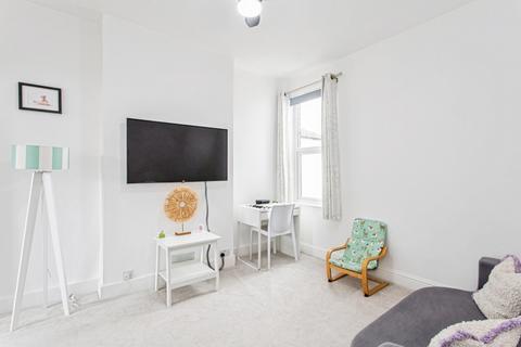 2 bedroom flat for sale, Christchurch Road, SOUTHEND-ON-SEA, Essex, SS2