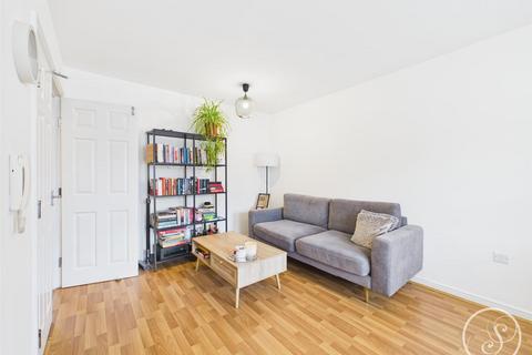 2 bedroom apartment for sale, Whitehall Drive, Wortley, Leeds