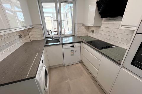 2 bedroom apartment to rent, West Cliff Road, Bournemouth, BH2