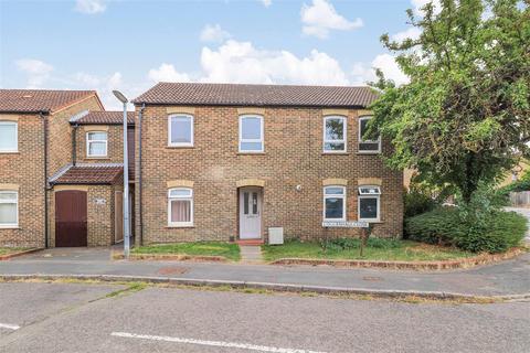 2 bedroom flat for sale, Coggeshall Close, Cambridge CB5