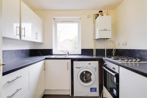 2 bedroom flat for sale, Coggeshall Close, Cambridge CB5