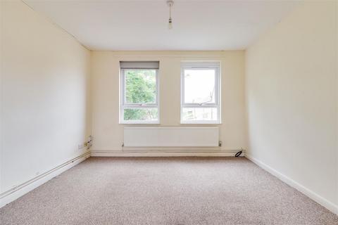 2 bedroom flat for sale, Coggeshall Close, Cambridge CB5