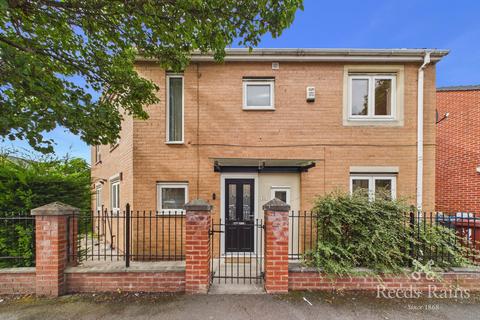 3 bedroom semi-detached house to rent, Warde Street, Manchester M15