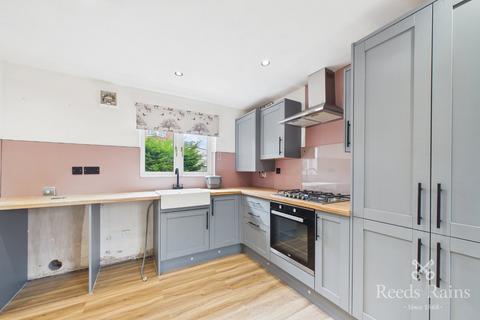 3 bedroom semi-detached house to rent, Warde Street, Manchester M15
