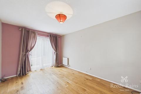 3 bedroom semi-detached house to rent, Warde Street, Manchester M15
