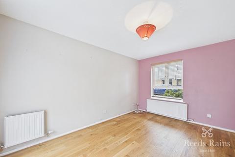 3 bedroom semi-detached house to rent, Warde Street, Manchester M15
