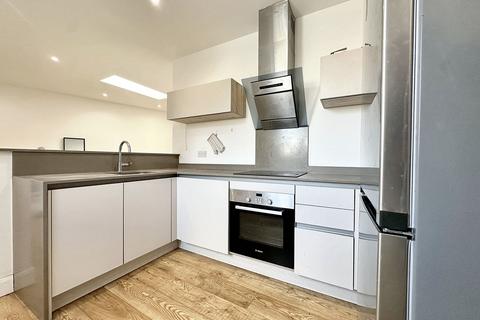 2 bedroom apartment to rent, Oxford Road, Denham, UB9