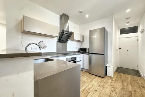 2 bedroom apartment to rent, Oxford Road, Denham, UB9