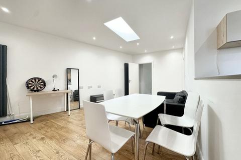 2 bedroom apartment to rent, Oxford Road, Denham, UB9